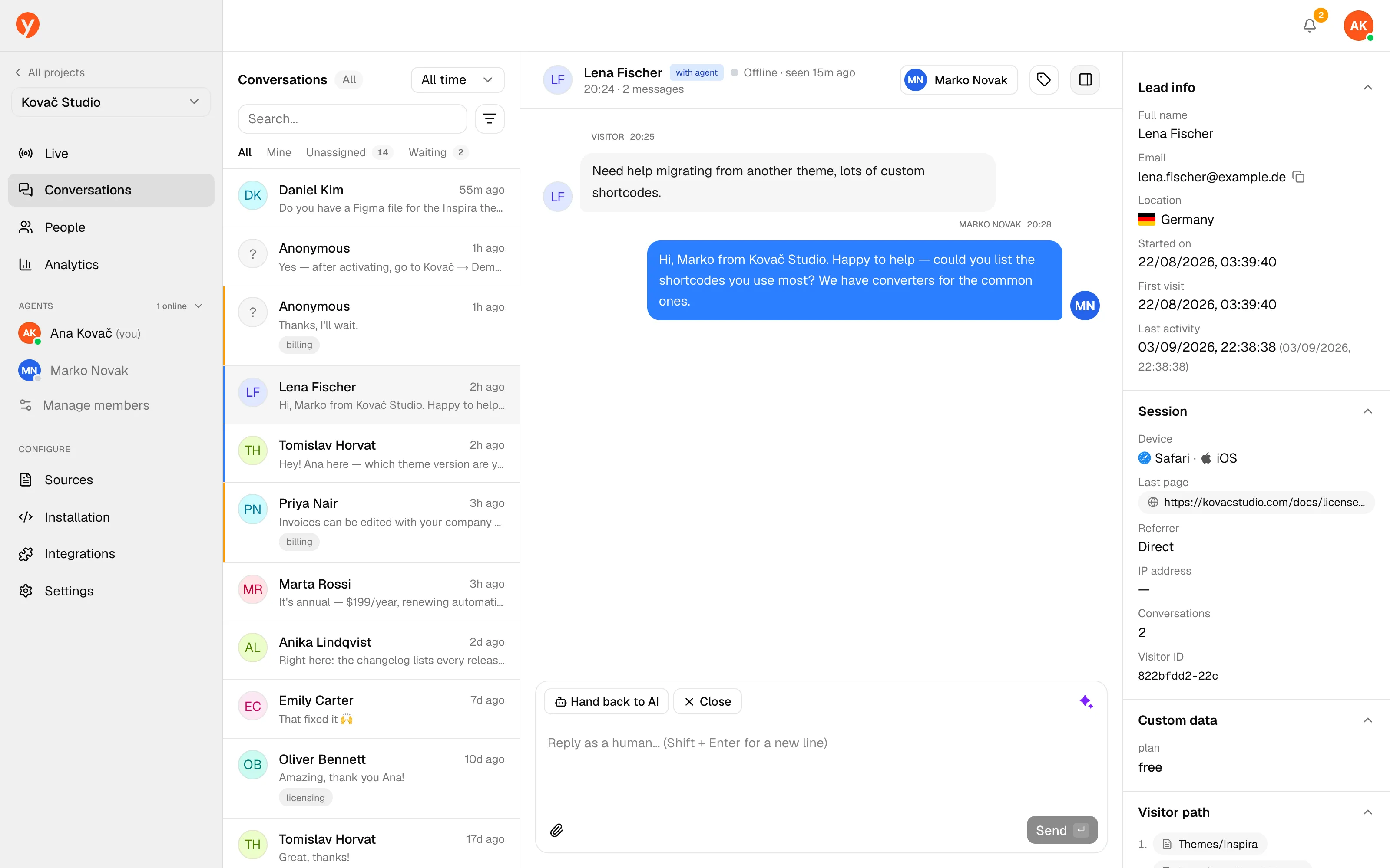 An open conversation: the transcript on the right, the inbox list on the left, and the reply composer at the bottom